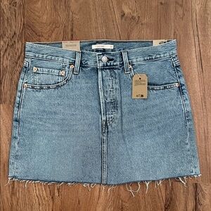 NWT Levi’s Icon Denim Skirt